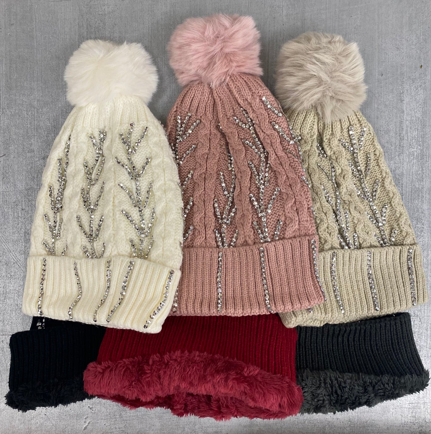 BEANIES PLUS/